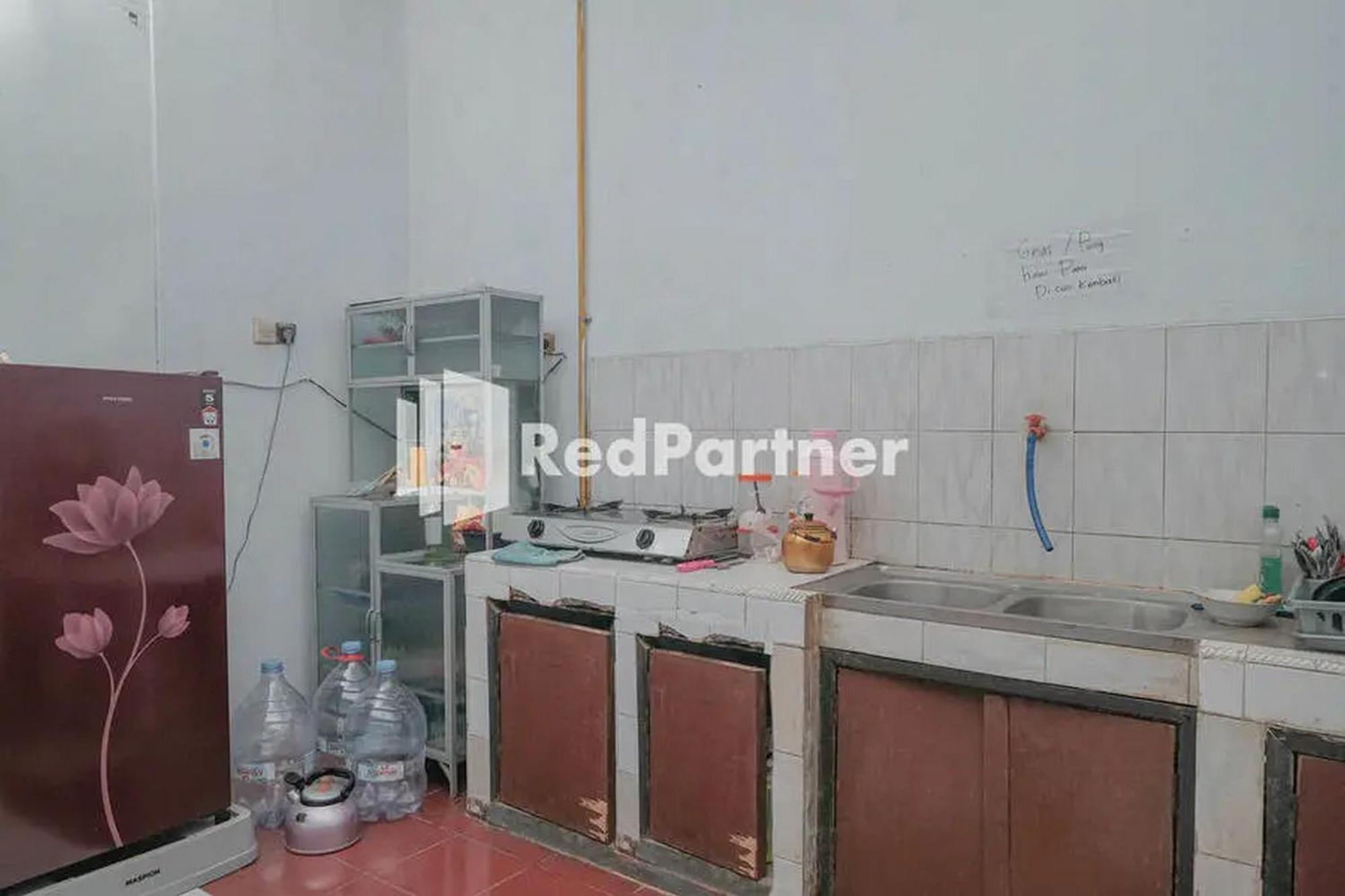 Pondok Damai Guest House Syariah Mitra Reddoorz Cirebon Exterior foto