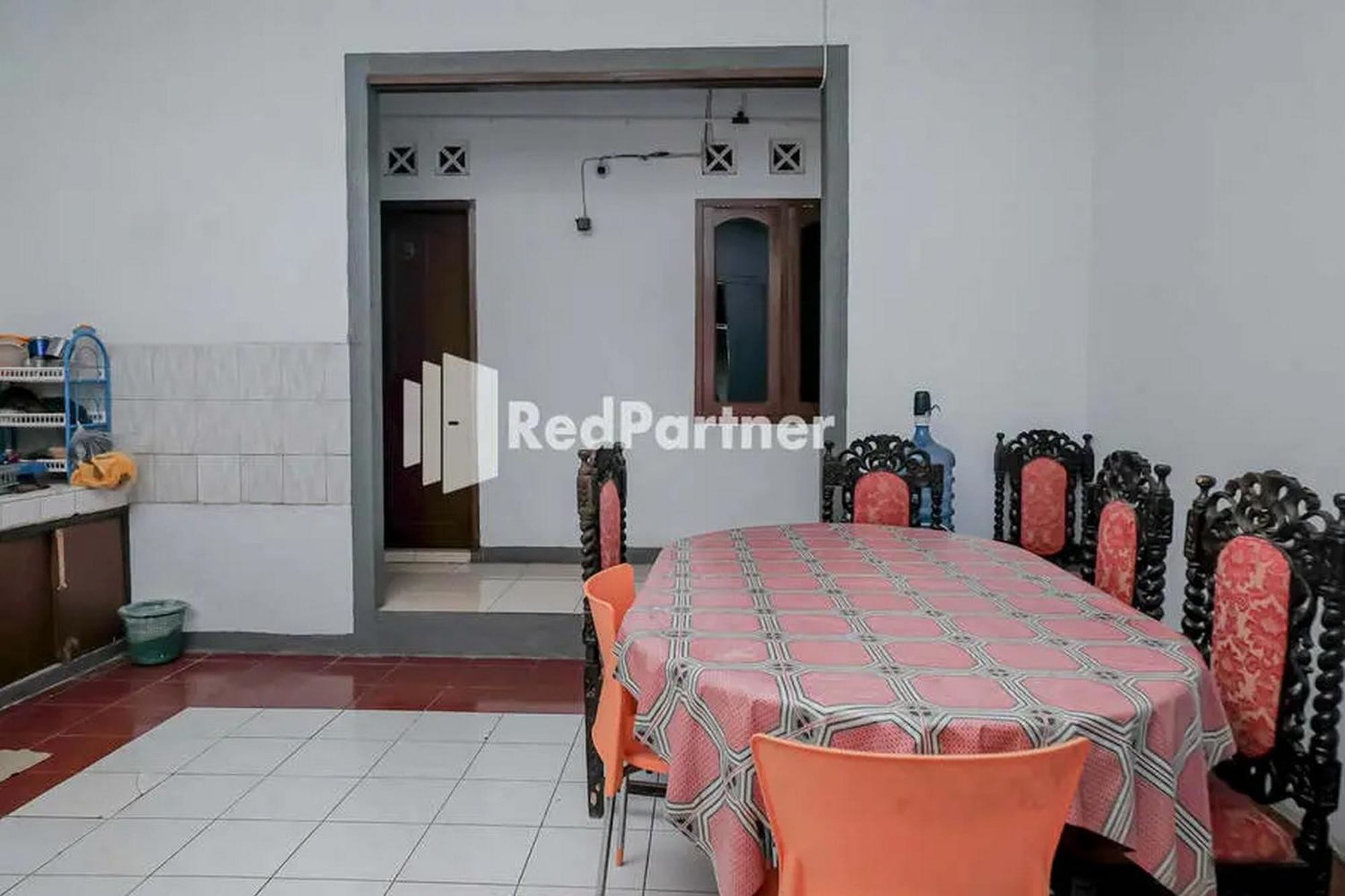 Pondok Damai Guest House Syariah Mitra Reddoorz Cirebon Exterior foto